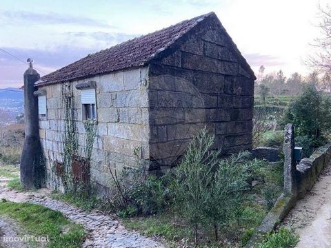   Farm with 3 bedroom stone house to recover   The property has about 140m2 of area, located in a quiet area, in full contact with nature, with a magnificent view over the Tâmega River.   The villa is in granite stone, with three bedrooms, living roo...