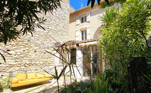 In a village with shops located 20 km south/east of Uzès, 7 km from the motorways, 5 km from the Pont du Gard and 30 minutes from the TGV stations (Avignon/Nîmes), fall under the spell of this real estate complex of about 191 m2 on the ground compose...