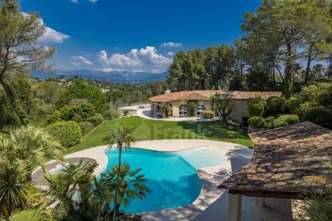 Immerse yourself in the world of an atypical villa in Mouans-Sartoux, offering an exceptional living environment. With a surface area of 646m², this unique property set on a one-hectare of land is a true gem. From the moment you arrive, you will be d...