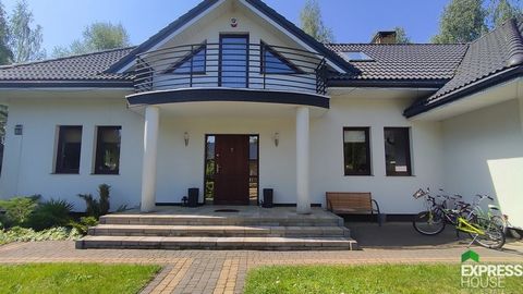 * Spacious house in a secluded area close to the forest * A detached house with an attic from 2010 located on a developed plot of land with an area of 1472 m2 in the village of Ignatki in the municipality of Juchnowiec Kościelny. On the usable area o...
