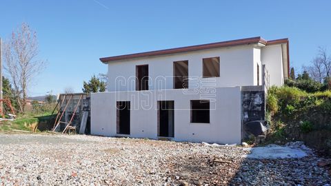 A short distance from the historic center of Sarzana and all services, this newly built detached house is for sale. The property has driveway access to the large property land which leads to the property. The house is divided into two levels, access ...