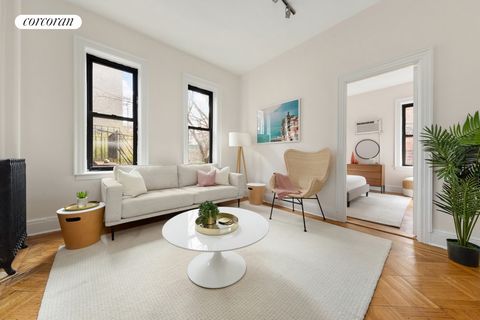Residence 2 at 368 State Street is a charming one-bedroom with private backyard, located on a picturesque tree-lined block in prime Boerum Hill. This pre-war residence features windows in every room, including the kitchen and bathroom. An open floor ...