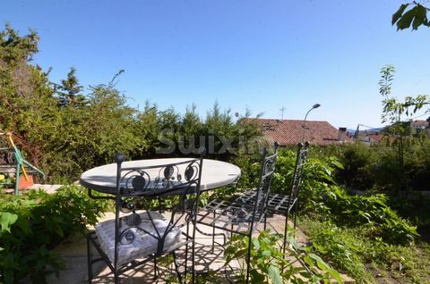 Ref: 68061VPE. Ideally located in Grasse, near the University Grasse Campus and schools. Great opportunity to seize: this apartment is not overlooked and offers stunning views. Homeowner’s association fees: 0€/month Price : 150.000€ Agent commercial ...