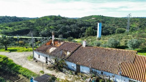 Rustic property located in Monte Vale Coelho, Santana da Serra, Ourique. This mixed property consists of 2 articles: - Urban, 135m2; - Rustic, 76500m2. URBAN: Traditional Alentejo dwelling of construction prior to 1937, is twinned on one side only, c...