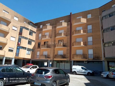 Apartamento T2 no centro da cidade de Lousada com uma área total de 184 m2, situado em Cristelos, Lousada, Distrito do Porto. Localizado no centro de Lousada, numa transversal á Avenida principal da cidade, onde encontra os hipermercados Continente, ...
