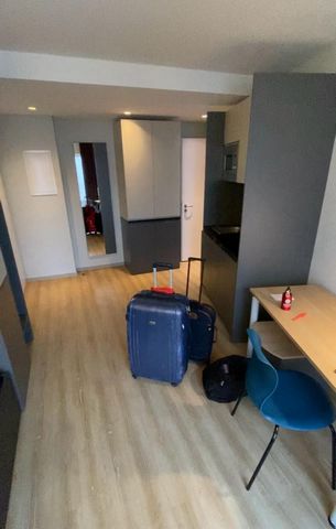 Modern 6 year old building. Fresh decor. Very good insulation. Kitchen equipment: refrigerator, microwave with grill. WiFi, water, electricity, all additional costs included in the 799 euro! Washing machine (3 euros), dryer (2 euros) and a well-equip...
