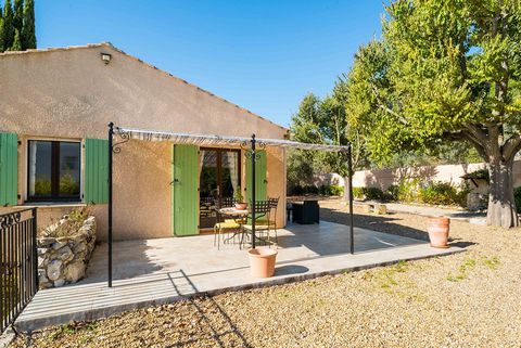 Your ERA AIX AEQUO IMMOBILIER agency is pleased to present to you in EXCLUSIVITY, this charming traditional house in Ventabren, located close to shops, buses and schools, in a family residential environment. On a beautiful plot of about 1600m², it is...