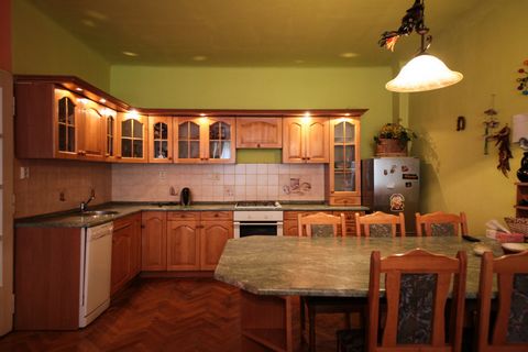 Free Parking 1minute from July 1, 2014,4kk apartment after reconstruction, with very good accessibility to various ruins a 30 minute walk, Vysehrad, Petrin Tower, Prague Castle, Wenceslas namesti.Obchodni center one minute,open daily from 7-24 hours....