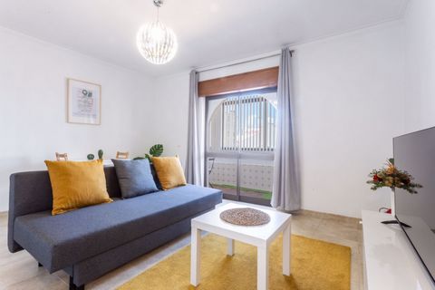 “As Andorinhas” is a T1 + sofa bed fully equipped to provide you with a peaceful stay with everything you need at hand. Located in one of the central areas of Portimão, it has several essential services in the surrounding area and accessible both on ...