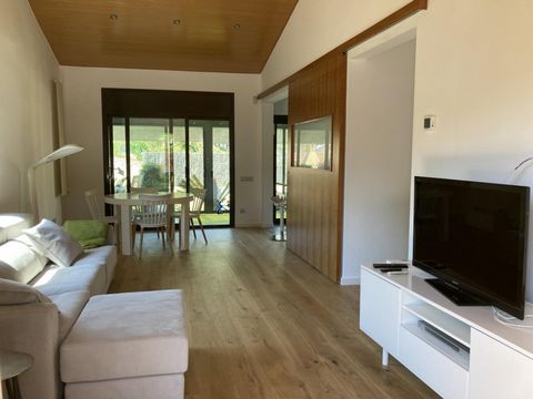 Welcome to our house! The neighborhood where you and your family will stay is very privileged... It's incredibly quiet! It's just 10 minutes away from the Vilassar de Mar beach. The property has 2 bedrooms: Bedroom 1: 1 double bed Bedroom 2: 1 bunk b...