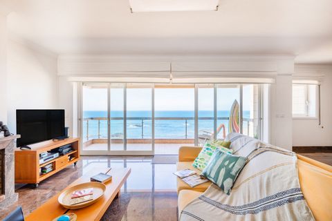 Right in front of Praia do Fragosinho, this three bedroom apartment is fully equipped and comfortably furnished, giving you the opportunity to wake up every morning to the sound of the ocean and enjoy the magnificent sunsets in Portugal. In addition,...