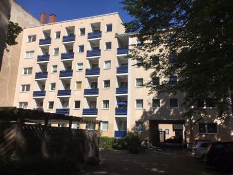 Pretty, modern single apartment with a small balcony to the quiet back. Kitchen fully equipped, washer dryer, smart TV and WiFi router, sofa bed (additional full sleeping space), dining area for two. The comfortable fold-away bed disappears in the mo...