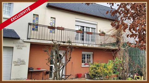 Located in the heart of the Bruyères district, large and bright family house of 146 m² of useful space and 130 m² of living space including: On the garden level, an entrance with storage, a living room of 18m² and a bedroom of 16m² (or two bedrooms),...