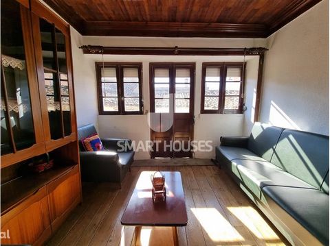 2+2 bedroom villa in the village of Mucelão, with beautiful terrace overlooking the Alva valley and the Serra de S. Pedro Dias. The building is of old construction, stone walls and wooden floors, modernly reinforced in good condition, perfectly habit...