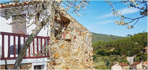 House fully recovered and equipped with every comfort and convenience. Located in a shale village, with history, landscapes and welcoming people. Around our territory we can enjoy the immense landscapes, viewpoints, pedestrian paths, river beaches an...