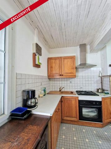 Venez découvrir cette maison de plain-pied de 74m² environ situé au centre du village de charme de Montech.Elle se compose d ' une pièce de vie de 27m² , avec un insert et un espace cuisine , de deux chambres ,dont une avec placard et une salle d ' e...