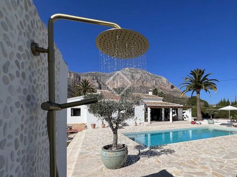 Beautifully renovated villa for sale in one of the most popular areas of Javea; Montgo-Ermita. The house is situated on a completely flat plot overlooking both the Valls and the Montgo, spectacular views! This South facing villa was completely renova...