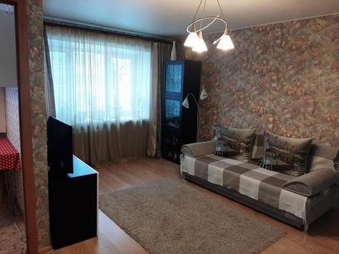 Чистая и уютная однокомнатная квартира расположена в рабочем поселке Идрица по адресу Лесная 9а. В квартире выполнен качественный ремонт, имеется вся необходимая мебель и бытовая техника. #8586812#