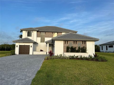 Brand new luxury home in Davie! This captivating residence offers the epitome of contemporary living. Nestled within a serene neighborhood, this charming home boasts modern architectural elements and stylish design features. The interior showcases sl...