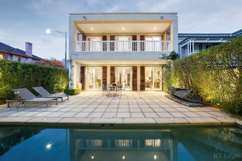 Wayne Gillespie Excellence with Pool and Separate Apartment In the exclusive surrounds of the Domain Precinct just 180 metres from the Royal Botanic Gardens, this Wayne Gillespie designed home showcases all the signature excellence of its master arch...