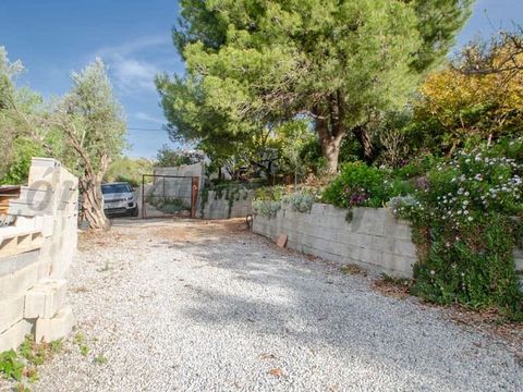Rural plot of 2584 square meters in Spain—a true haven on Earth. This flat plot is ready to use and, complete with a gated entrance and many fruit trees, including avocados and oranges. Complementing the landscape are two structures suitable for stor...