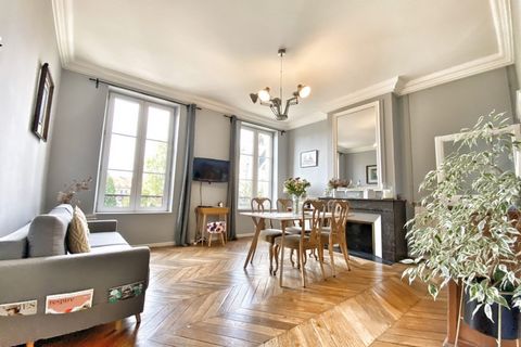 The flat is ideally located in the city centre and only a 5-minute walk from all the main squares of Metz, as well as a 20-minute walk from Metz train station and the city's main tourist and commercial points of interest. You will stay in a flat with...