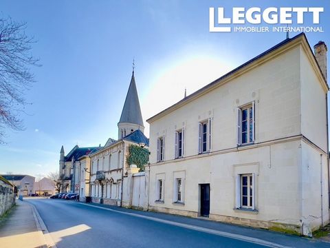 A18238BAS75 - 12 kms (10 mins drive) from Saumur, in the commune of Bellevigne-les-Châteaux, this beautiful old stone house, located in the heart of the village, offers 183m² of living space on 3 levels. It consists of a space for a kitchen to be fit...
