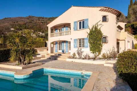 Summary Ideally situated on the quiet residential quarter of Vence, this large villa of 275m2 offers a panoramic view from the sea, the Esterel mountain and the surrounding forrest. It has an agreeable south-west exposure and a generous land of appro...