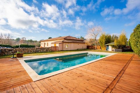 EXCLUSIVITY: 6-ROOM SINGLE-STOREY VILLA WITH SWIMMING POOL AND UNOBSTRUCTED VIEWS For sale: come and discover this 6-room villa of 145 m² and 1900 m2 of land located in TOURRETTES (83440) in a quiet area. The property is secured by the presence of an...
