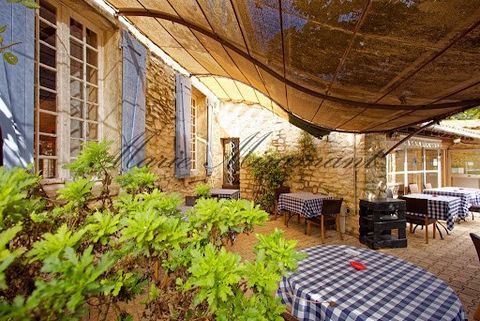 The agency Marie MIRAMANT, specialized in character and luxury real estate offers in the “gardoise” Provence, ten minutes from Orange, in the heart of a well-known village, a charming hotel restaurant with eleven rooms and suites, an apartment, parki...
