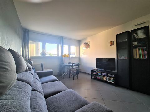 Your Côté Particuliers agency presents you in the town of Le Pecq, in a secure and well-maintained residence with park and children's games, a DUPLEX of about 63 m2 on the top floor. On the 1st level, this DUPLEX has a fitted and equipped kitchen and...
