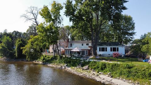 WATERFRONT-That's a 2 for 1! Extremely rare, large lot of 22,000 sq.ft. comprising 2 houses, one of which has been completely renovated up to date and the other ideal for intergeneration or rental. located 2 steps from the REM station !SEE VIDEO: htt...