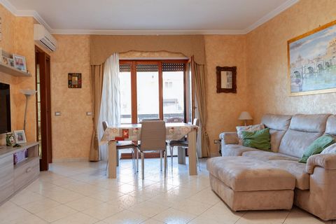 Monterotondo - via San Martino - we offer for sale a delightful apartment with a livable balcony, parking space and cellar. The house is located on the second floor of a curtained building in excellent condition and equipped with a lift. Internally i...