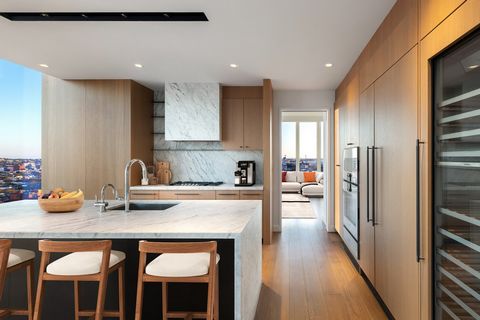 LUXURY WATERFRONT LIVING IN BROOKLYN HEIGHTS. IMMEDIATE OCCUPANCY, LOWER MONTHLIES, BEST VIEWS! Welcome to Quay Tower, an incomparable residential development that redefines waterfront living in Brooklyn Heights. With stunning front-row views of the ...