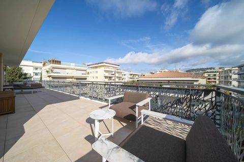 Cannes Palm Beach Penthouse apartment Walking distance from the Croisette beaches and shops, in a new residence with contemporary architecture and offering high standard services, superb penthouse of 92.80 m2 occupying the entire top floor. Beautiful...