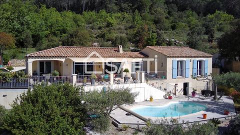 Dive into the perfect harmony between luxury and nature with this superb villa located in Salernes, just a few steps away from the majestic Verdon Gorges. Built on a generous plot of 1032 m², this residence offers a breathtaking panorama, a true invi...