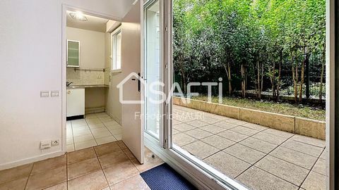 Located in Courbevoie (92400), this apartment benefits from a pleasant living environment in a dynamic city offering easy accessibility to public transport such as the metro, buses and trains. Secure and suitable for people with reduced mobility, thi...