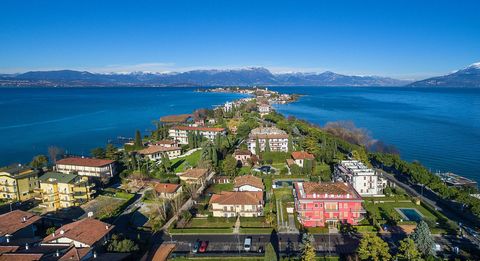 An extraordinary opportunity awaits you on the renowned Sirmione peninsula: this unique penthouse is a real estate gem. Enjoy incomparable panoramic views of Lake Garda from every angle of this spectacular apartment, thanks to its large terrace that ...