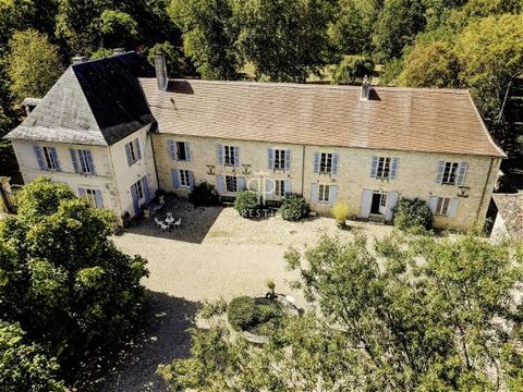 Built around 1750, this spacious and beautifully presented 11 bedroom property presents an excellent opportunity for an elegant home or hospitality project in one of France's most popular regions. This charming chateau has been well maintained and im...
