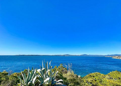 Confidential: Please contact us for further information Land for sale in one of the most beautiful areas of Sainte-Maxime Close to the town centre, facing south-south-west Modern villa project with 4 en-suite bedrooms Panoramic view over the Gulf of ...