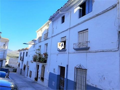 Dieses große Stadthaus mit 4 bis 5 Schlafzimmern befindet sich im beliebten Castillo de Locubin, in der Nähe der historischen Stadt Alcala la Real in der Provinz Jaen in Andalusien. Mit einem geräumigen 226 m² großen Gebäude wird das Anwesen teilmöbl...
