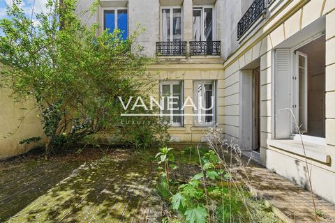 GREAT POTENTIAL - FAMILY - PROFESSIONS Located between Jasmin and Village d'Auteuil, on the edge of the nature trail, Agence Vaneau presents a rare 172.86m² apartment in a luxury freestone building. Like a house, this walk-through apartment has its o...