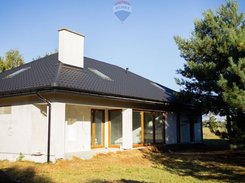 I invite you to familiarize yourself with the unique offer of a house for sale in the picturesque village of Czarny Las, located in the charming district of Lipno. Property characteristics: Usable area: 205 m2. Plot area: 0.42 ha. Technical condition...