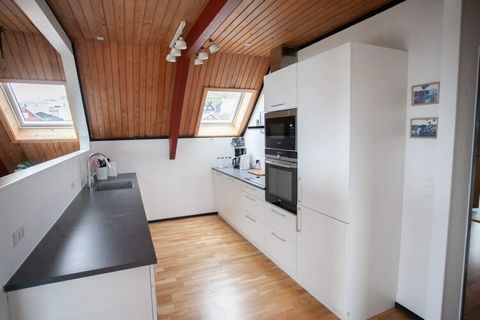 Helle und geräumige Wohnung im Zentrum von Tórshavn, mit Blick auf den Park und den Fjord. Die Wohnung verfügt über zwei Schlafzimmer und ein Loft-Schlafzimmer. Es gibt ein großes Wohnzimmer mit Küche und Zugang zu einem Balkon mit fantastischem Blic...