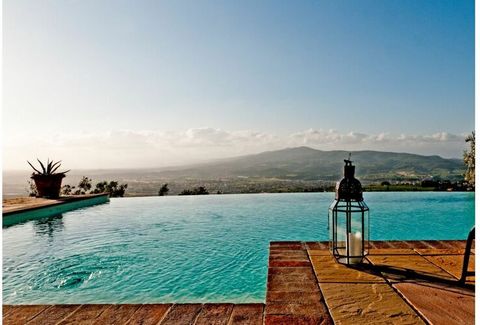 Belle maison avec piscine et jacuzzi extérieur en position panoramique dans les collines toscanes, à seulement 30 minutes de Florence.