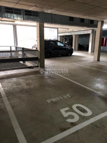 Parking space for large cars located in a new building next to the Barceloneta metro. Automatic gate. Very easy access and egress. 24-hour surveillance.   Grupo Tecnocasa has the collaboration of Kíron, a leading group in financial intermediation, wi...