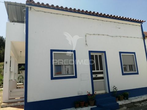 2+1 bedroom villa located in the quiet and quiet village of São Romão doSado, located 15 min. from the village of Torrão, 25 min. from the city of Alcácer doSal, 25 min. from the village of Grândola and 1h30m from Lisbon. With an implantation area of...