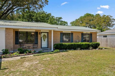 Welcome to this charming two-bedroom, one-bathroom home with the potential to easily convert back to a three-bedroom layout. Built in the 1960s, this well-maintained residence offers a large back yard, perfect for outdoor activities and gardening ent...