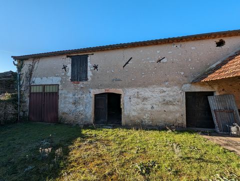 For sale, Stone building from the 1850s with its land and an outbuilding, all on approximately 700m2. To completely renovate wall and roof in good condition. Lots of possibilities, commerce, housing, craftsmen..... To discover quickly Price: 49,000 ...
