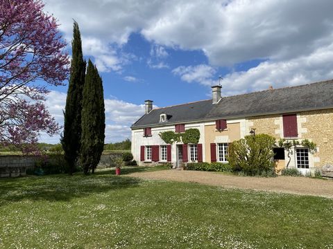 Freestone house with swimming pool south of the Loire between Saumur and Chinon, set in an old farmhouse with a beautiful interior layout, with bedroom and bathroom on one level. It was built on the outskirts of a small village near Fontevraud and it...